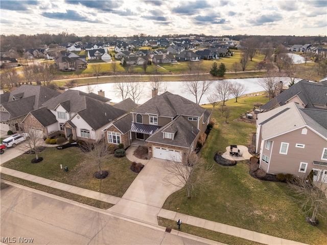1124 Laurel Green Drive NE, North Canton, OH 44720