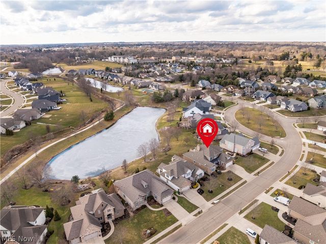 1124 Laurel Green Drive NE, North Canton, OH 44720