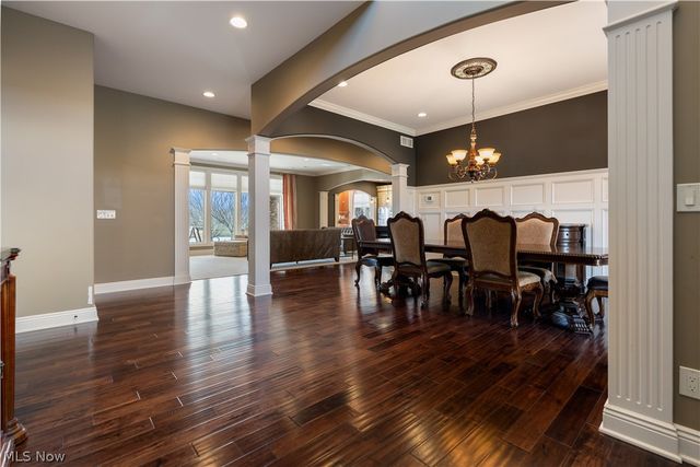 1124 Laurel Green Drive NE, North Canton, OH 44720