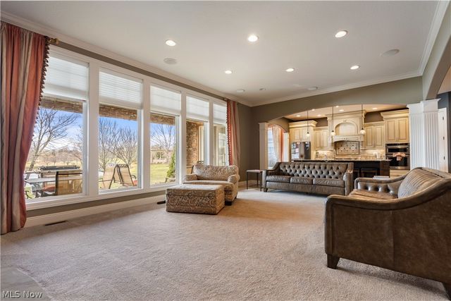 1124 Laurel Green Drive NE, North Canton, OH 44720