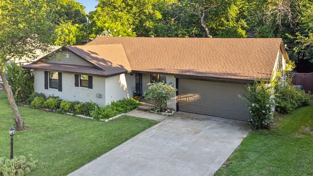 206 Allenwood Drive, Allen, TX 75002