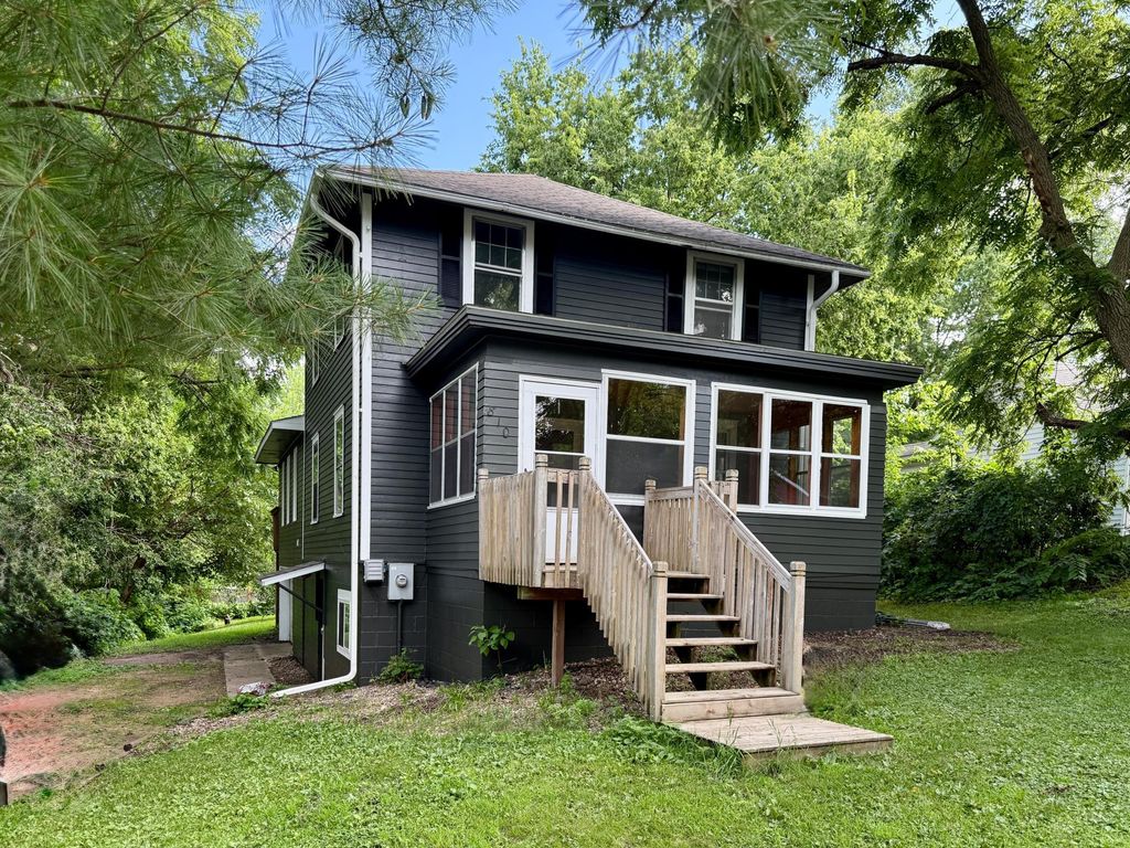 810 W Madison Street W, Saint Peter, MN 56082