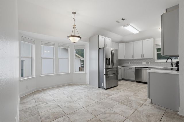 108 Songbird CT, Cedar Creek, TX 78612
