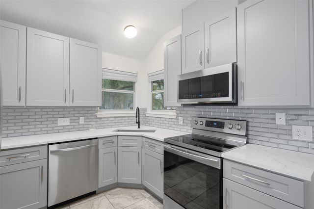 108 Songbird CT, Cedar Creek, TX 78612