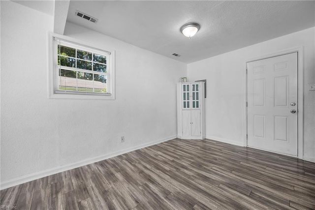 107 Beazley DR, Portsmouth, VA 23701