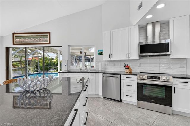 4225 2nd AVE, Cape Coral, FL 33914