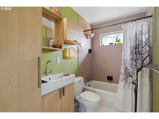 5725 Se 72ND Ave, Portland, OR 97206