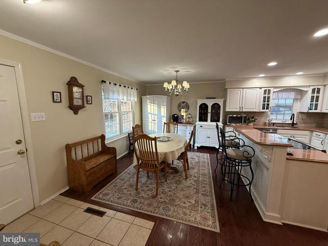 215 LAUREEN RD, Schwenksville, PA 19473