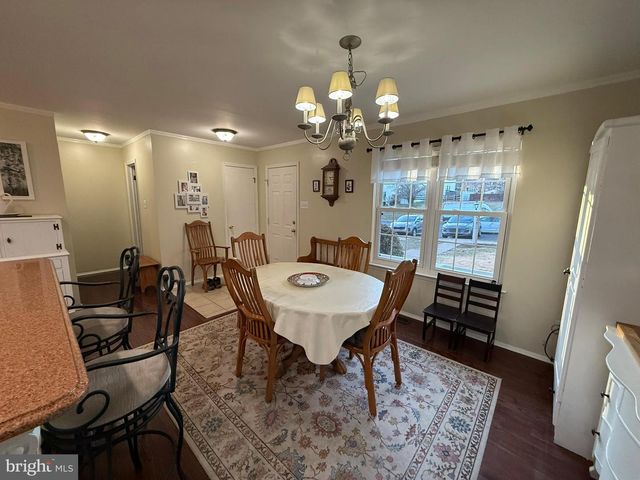 215 LAUREEN RD, Schwenksville, PA 19473