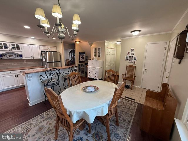 215 LAUREEN RD, Schwenksville, PA 19473