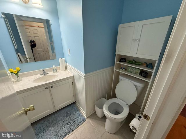 215 LAUREEN RD, Schwenksville, PA 19473