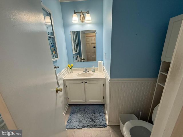 215 LAUREEN RD, Schwenksville, PA 19473