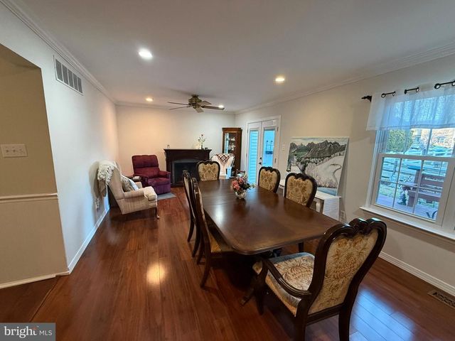 215 LAUREEN RD, Schwenksville, PA 19473