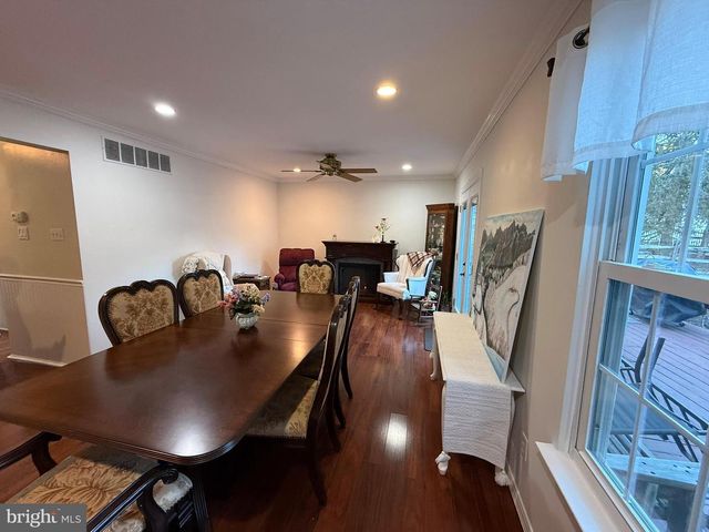 215 LAUREEN RD, Schwenksville, PA 19473