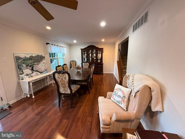 215 LAUREEN RD, Schwenksville, PA 19473