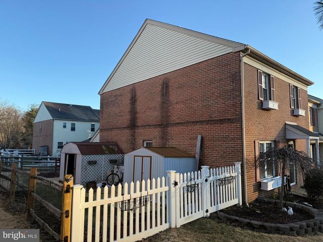 215 LAUREEN RD, Schwenksville, PA 19473