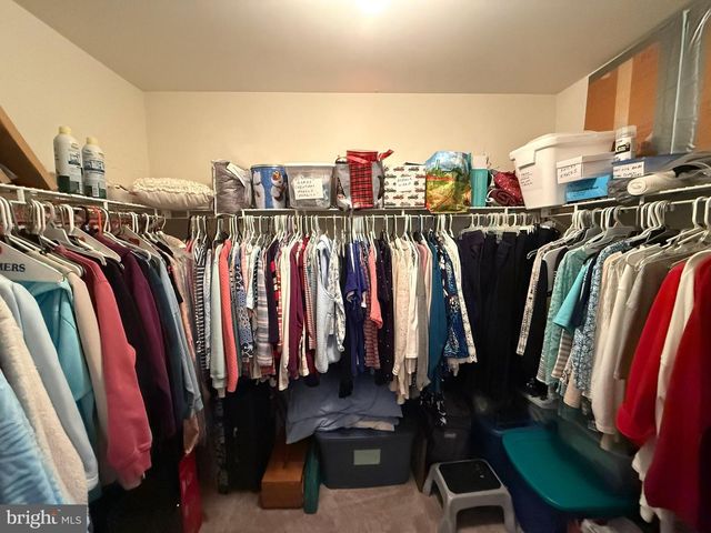 215 LAUREEN RD, Schwenksville, PA 19473