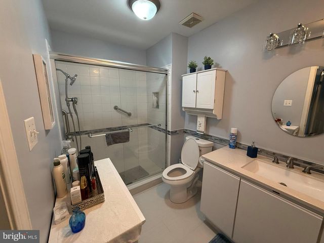 215 LAUREEN RD, Schwenksville, PA 19473