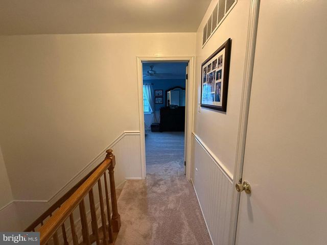 215 LAUREEN RD, Schwenksville, PA 19473