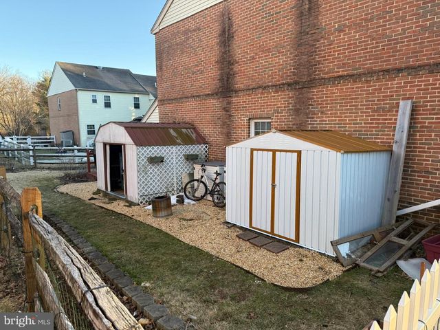 215 LAUREEN RD, Schwenksville, PA 19473