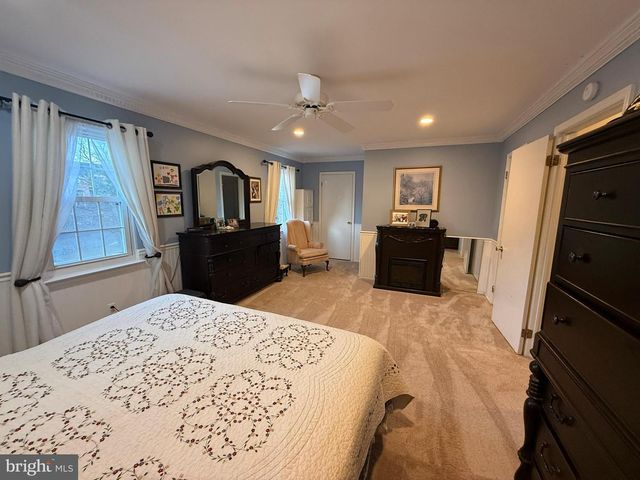 215 LAUREEN RD, Schwenksville, PA 19473