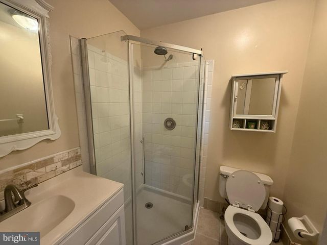 215 LAUREEN RD, Schwenksville, PA 19473