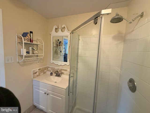 215 LAUREEN RD, Schwenksville, PA 19473