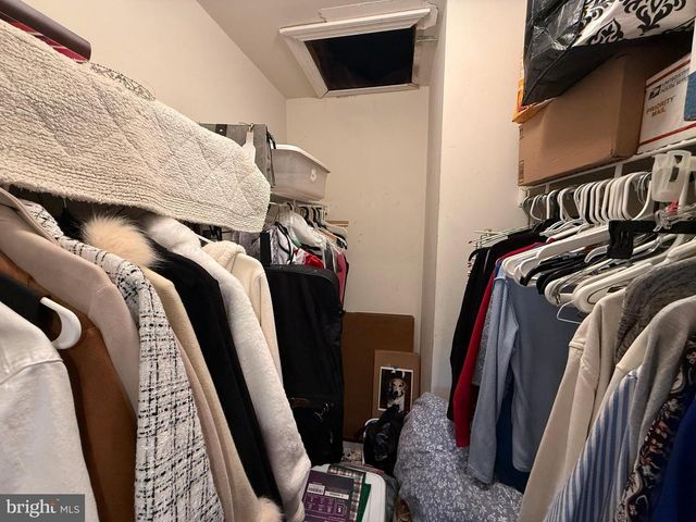 215 LAUREEN RD, Schwenksville, PA 19473