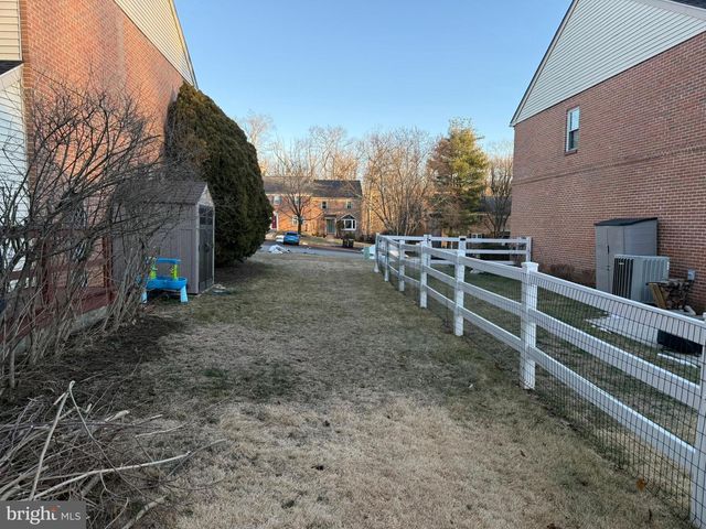 215 LAUREEN RD, Schwenksville, PA 19473