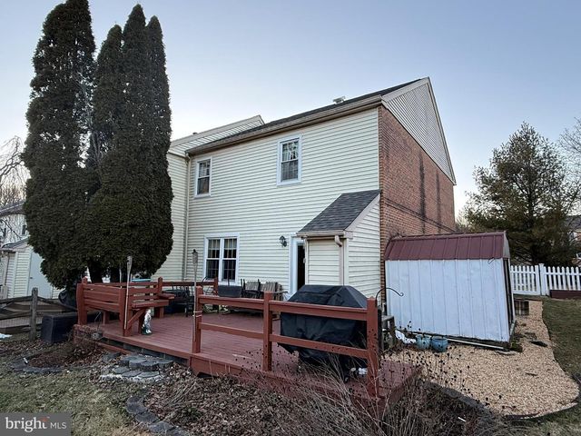 215 LAUREEN RD, Schwenksville, PA 19473