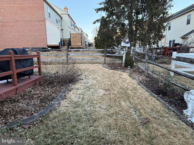 215 LAUREEN RD, Schwenksville, PA 19473