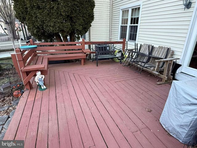 215 LAUREEN RD, Schwenksville, PA 19473