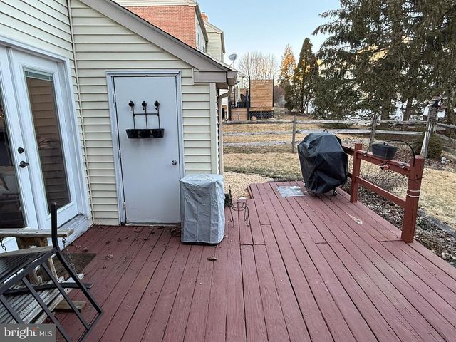 215 LAUREEN RD, Schwenksville, PA 19473