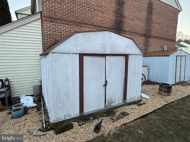 215 LAUREEN RD, Schwenksville, PA 19473