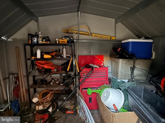 215 LAUREEN RD, Schwenksville, PA 19473