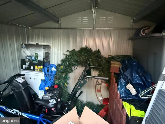 215 LAUREEN RD, Schwenksville, PA 19473