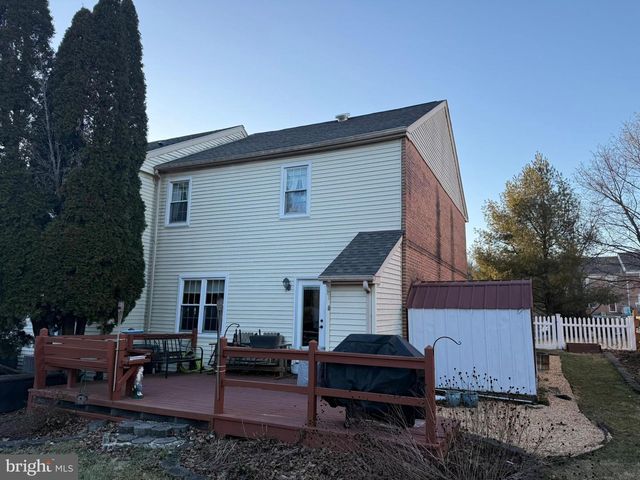 215 LAUREEN RD, Schwenksville, PA 19473