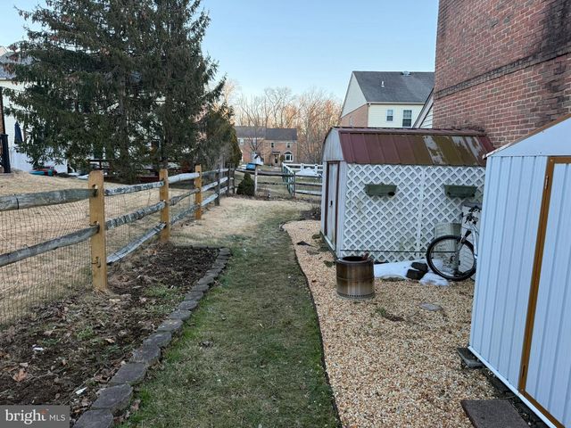 215 LAUREEN RD, Schwenksville, PA 19473