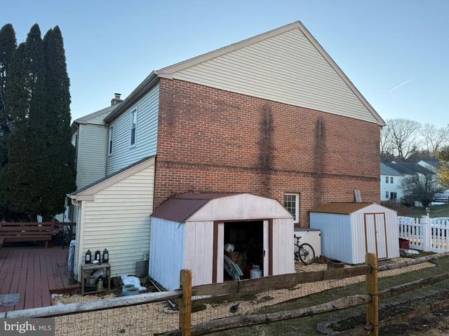 215 LAUREEN RD, Schwenksville, PA 19473