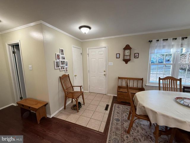 215 LAUREEN RD, Schwenksville, PA 19473