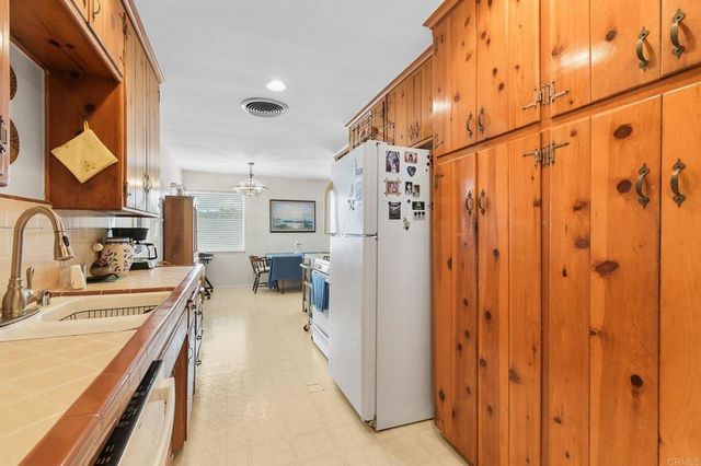 939 943 Dennstedt Place, El Cajon, CA 92020