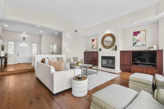 939 943 Dennstedt Place, El Cajon, CA 92020