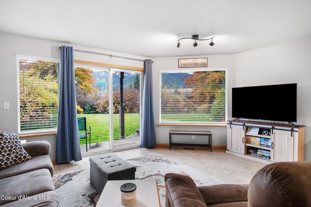 950 W Cameron Ave, 103, Kellogg, ID 83837