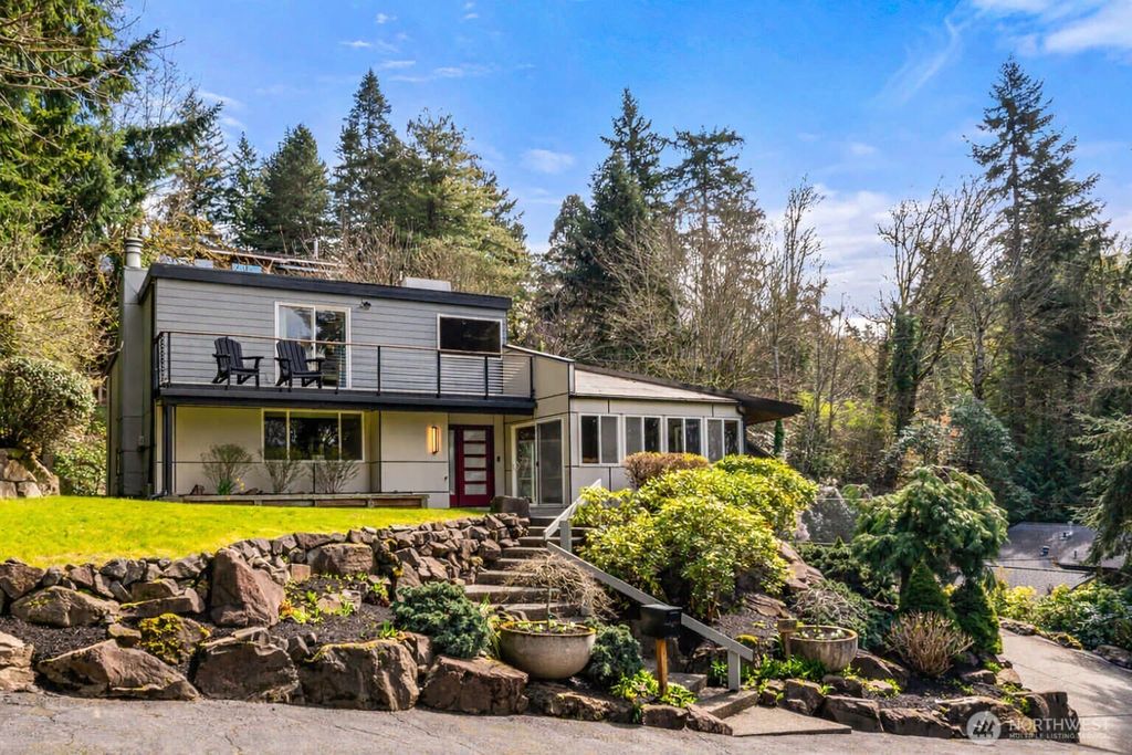 4830 88th Place SE, Mercer Island, WA 98040