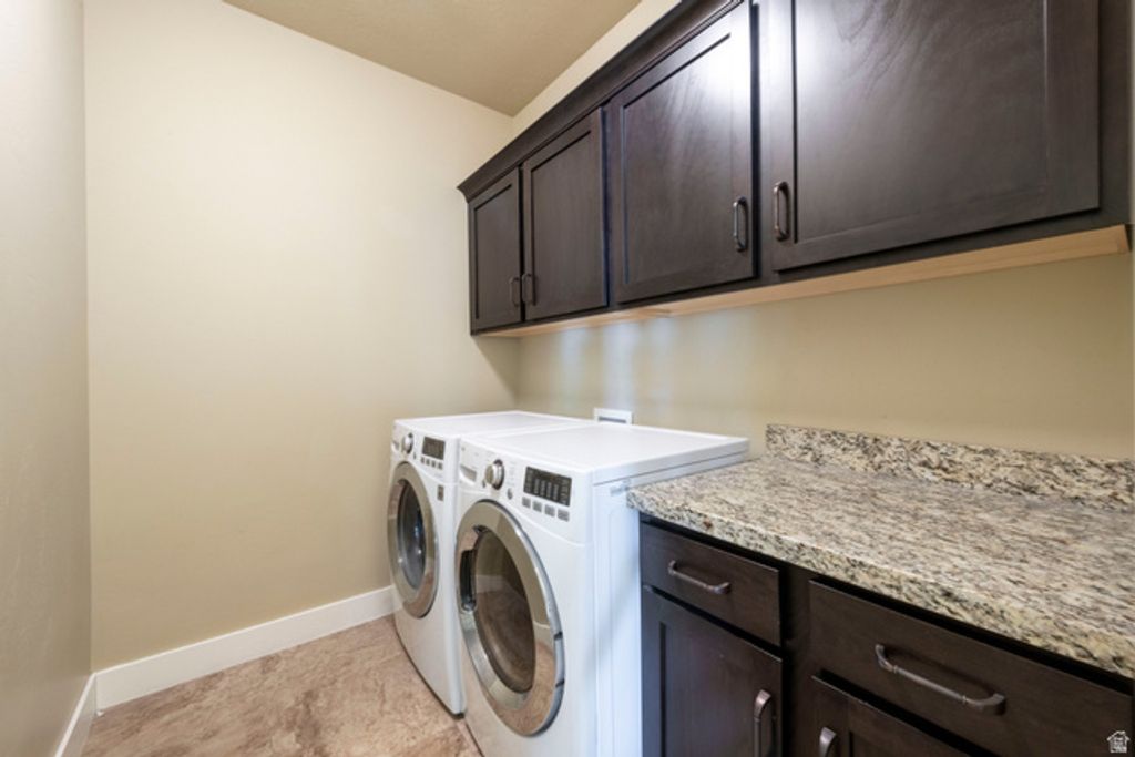 Image 17 of property listing at 5079 W EMMELINE DR, Herriman, UT 84096