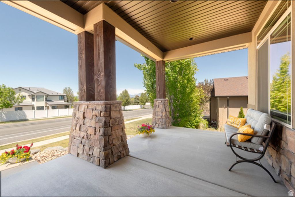 Image 4 of property listing at 5079 W EMMELINE DR, Herriman, UT 84096
