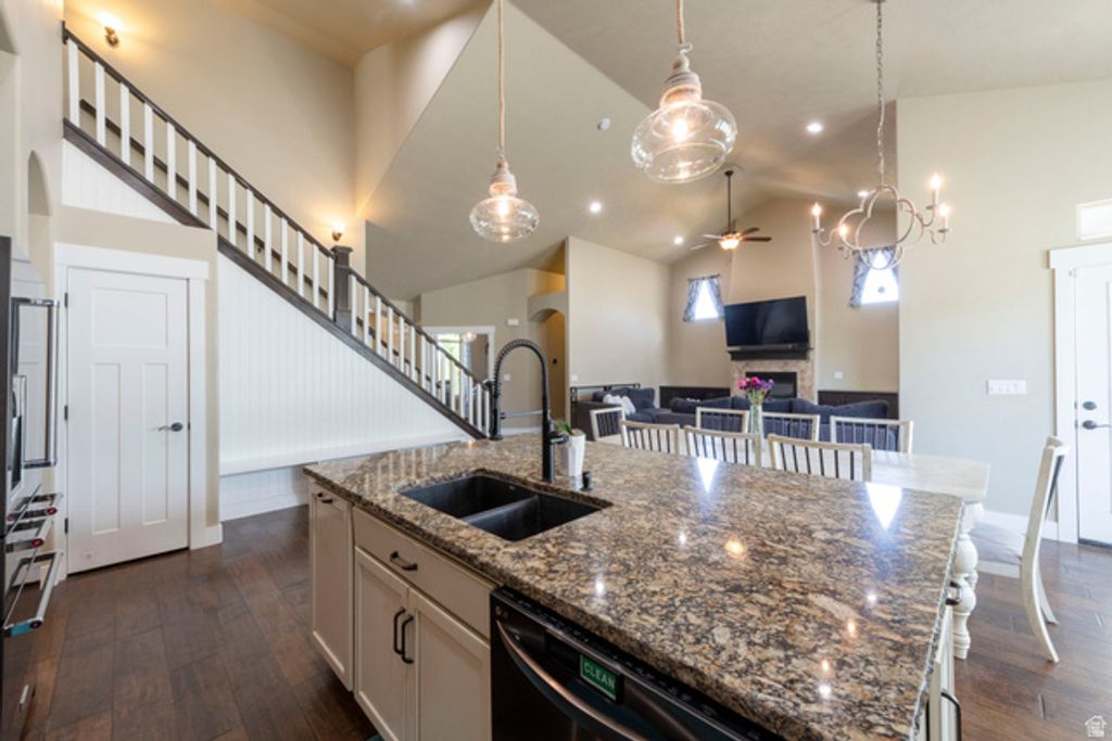 Image 10 of property listing at 5079 W EMMELINE DR, Herriman, UT 84096