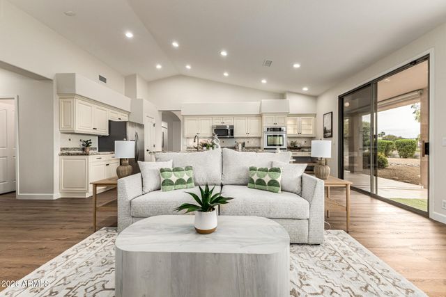 648 S ROANOKE Street, Gilbert, AZ 85296