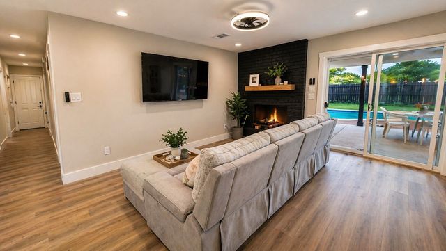 2400 Bowling Green Street, Denton, TX 76201