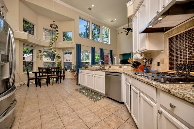 700 N Paradise Cove, Shady Shores, TX 76208